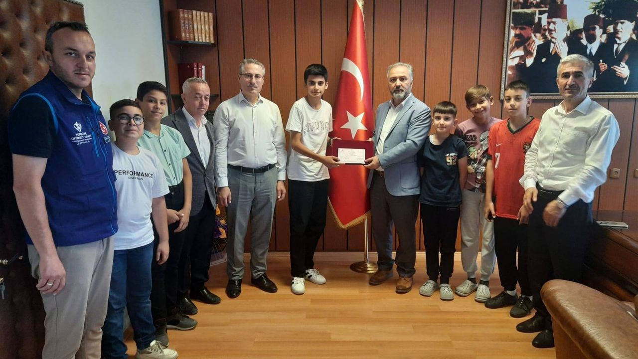 Kur’an Kursu öğrencileri, Filistin halkna bağış yaptı
