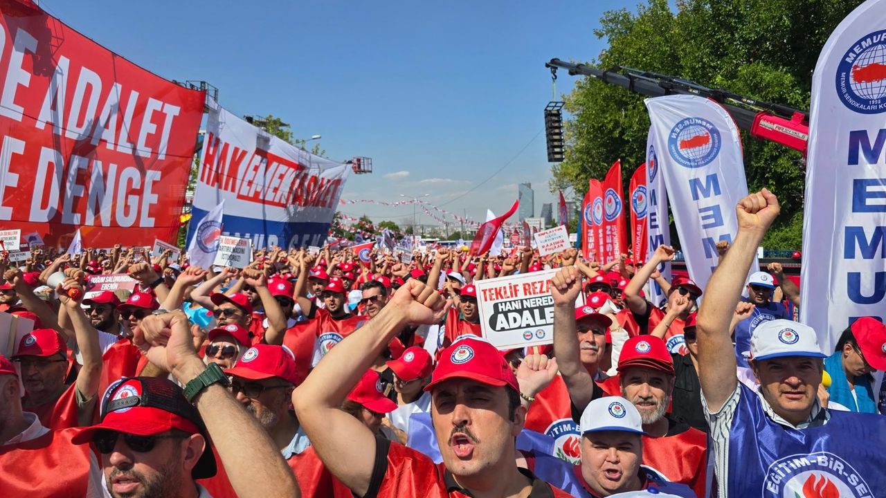 Memurlar hükümetin teklifini kabul etmiyor! Çorum’dan büyük eyleme 10 otobüs