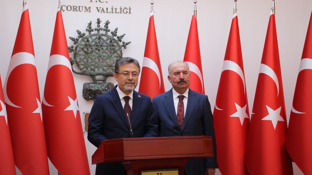 Tarım Bakanı, Çorum’da Valilik Şeref Defterini imzaladı