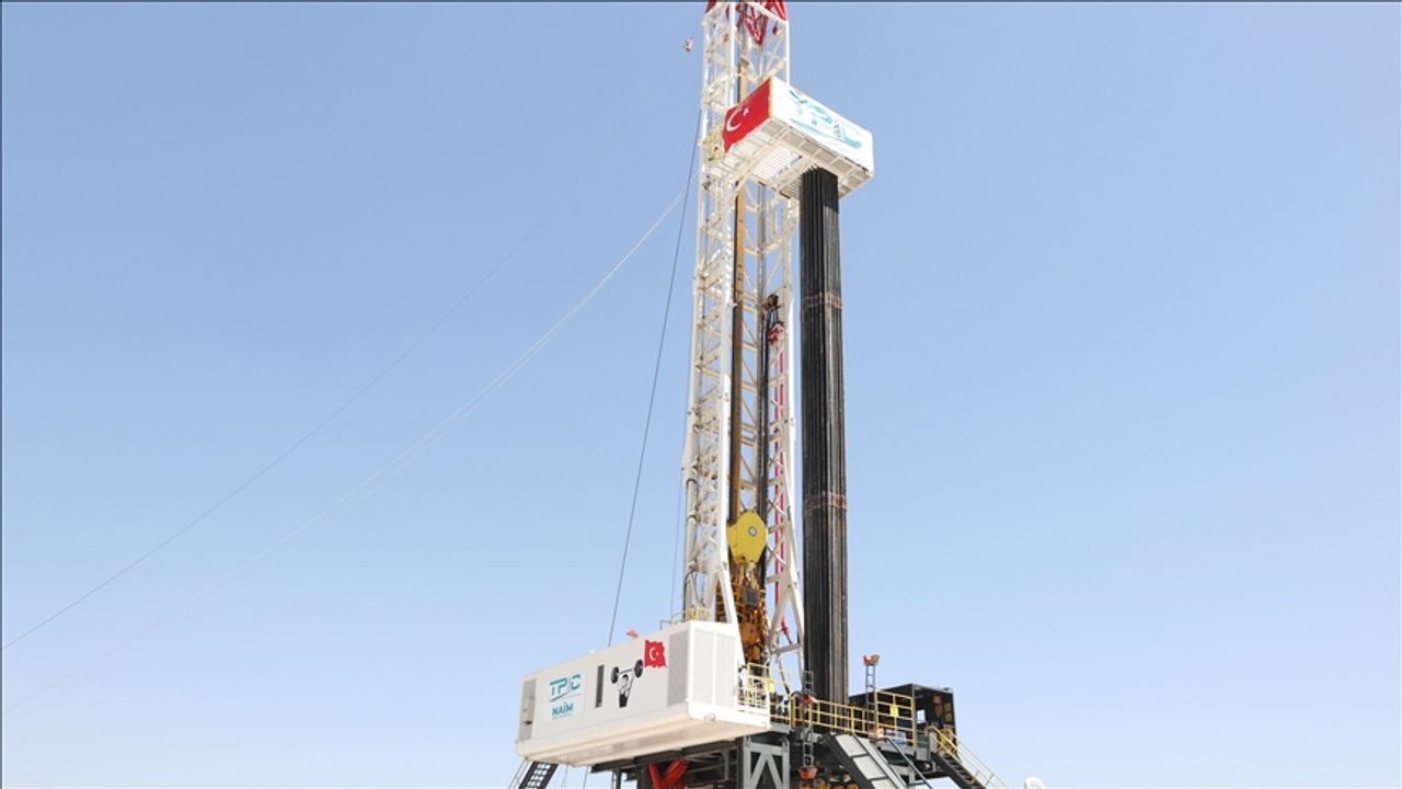 Türkiye 55 sondaj kulesiyle hidrokarbon arama  çalışmalarına hız kesmeden devam ediyor