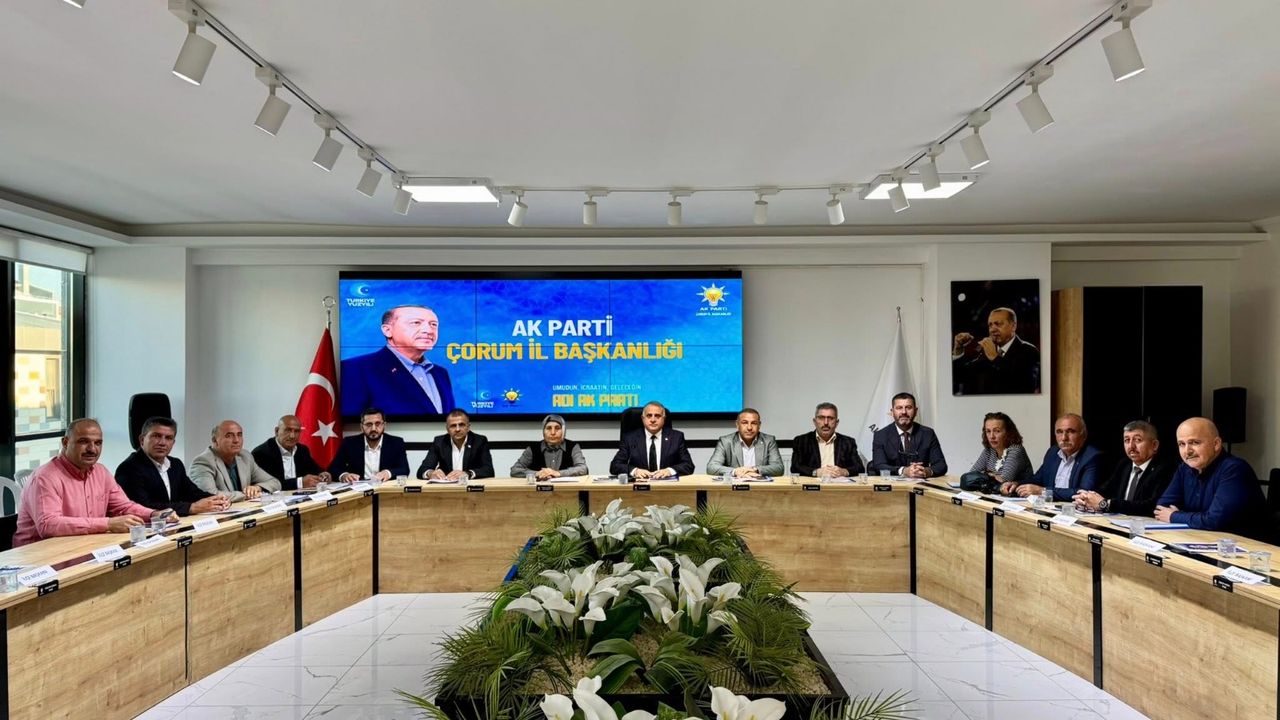 AK Parti’de ilçe  başkanları buluştu