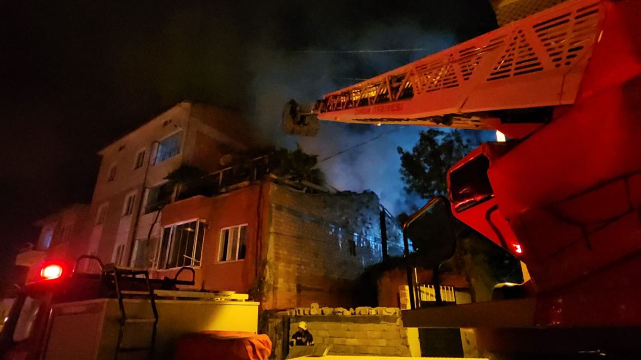 Çatı katında korkutan yangın