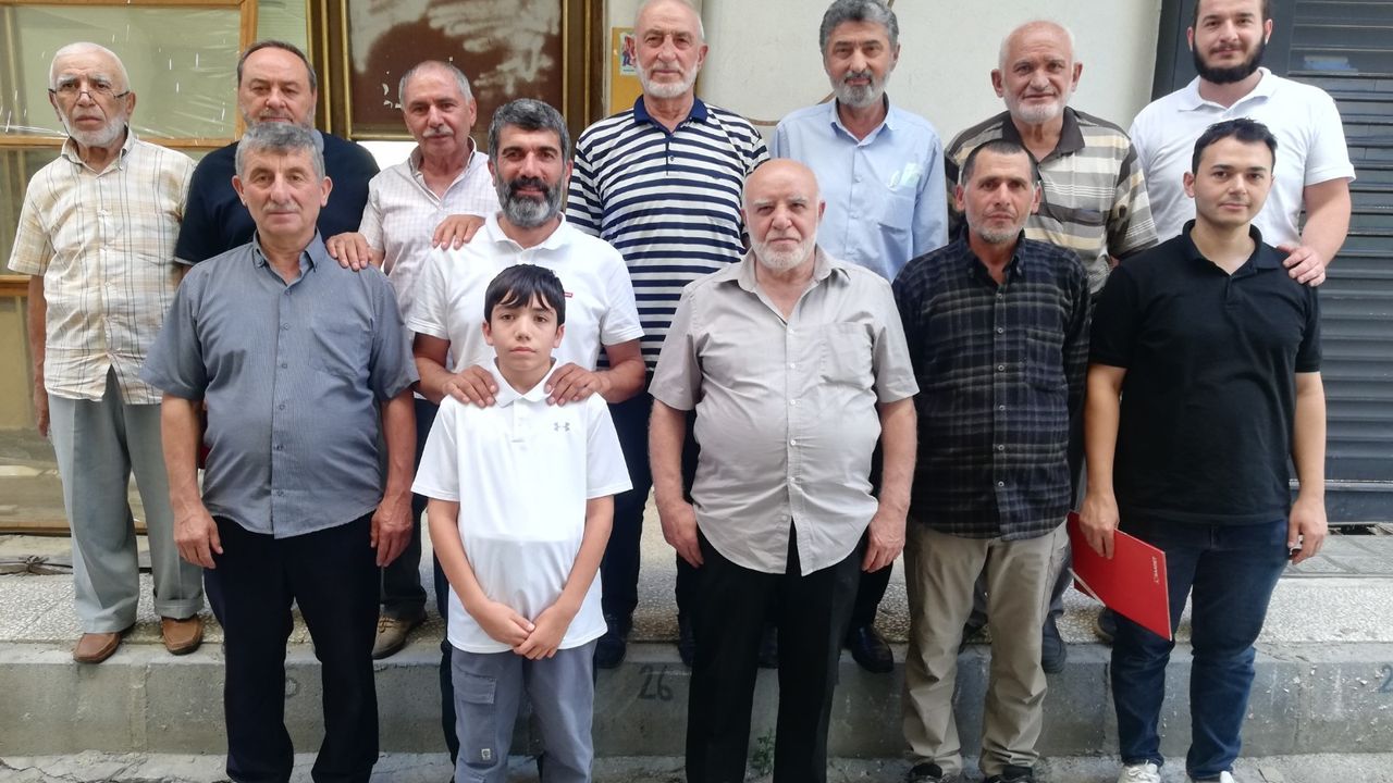 Saadet Partisi’nde 3 ilçe başkanı, güven tazeledi