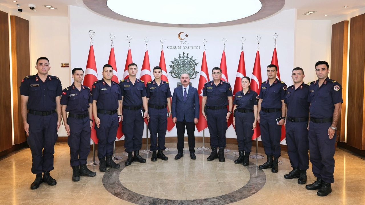 Vali Çalgan, subay adaylarını  makamında kabul etti