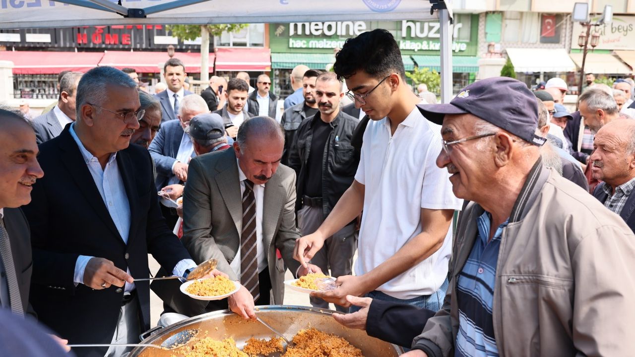 Binlerce kişiye Ahilik  pilavı ikram edildi