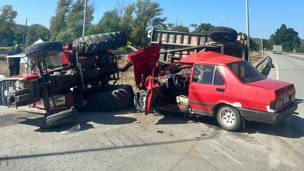 Traktör ile otomobil çarpıştı: 2 yaralı