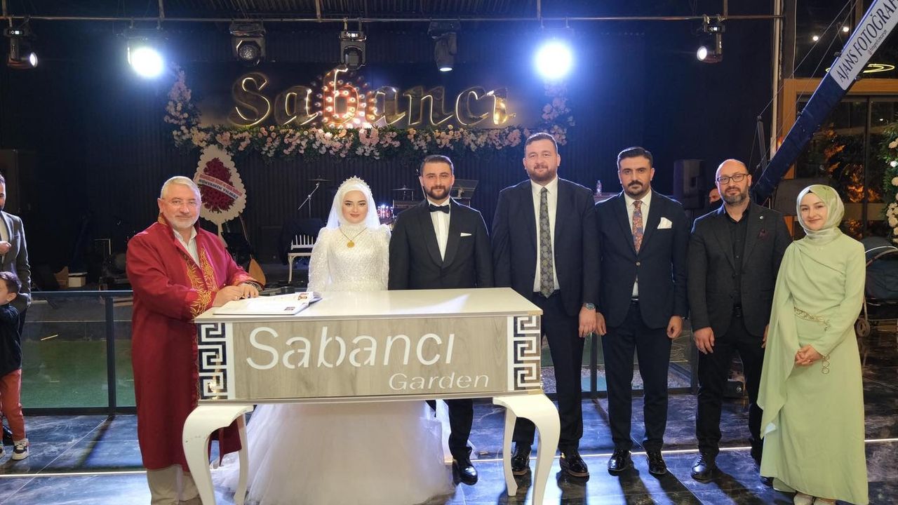 Yeğeninin nikahını  Başkan Aşgın kıydı