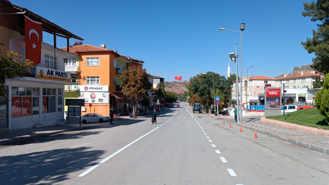 Uğurludağ’da yol  çizgileri yenileniyor