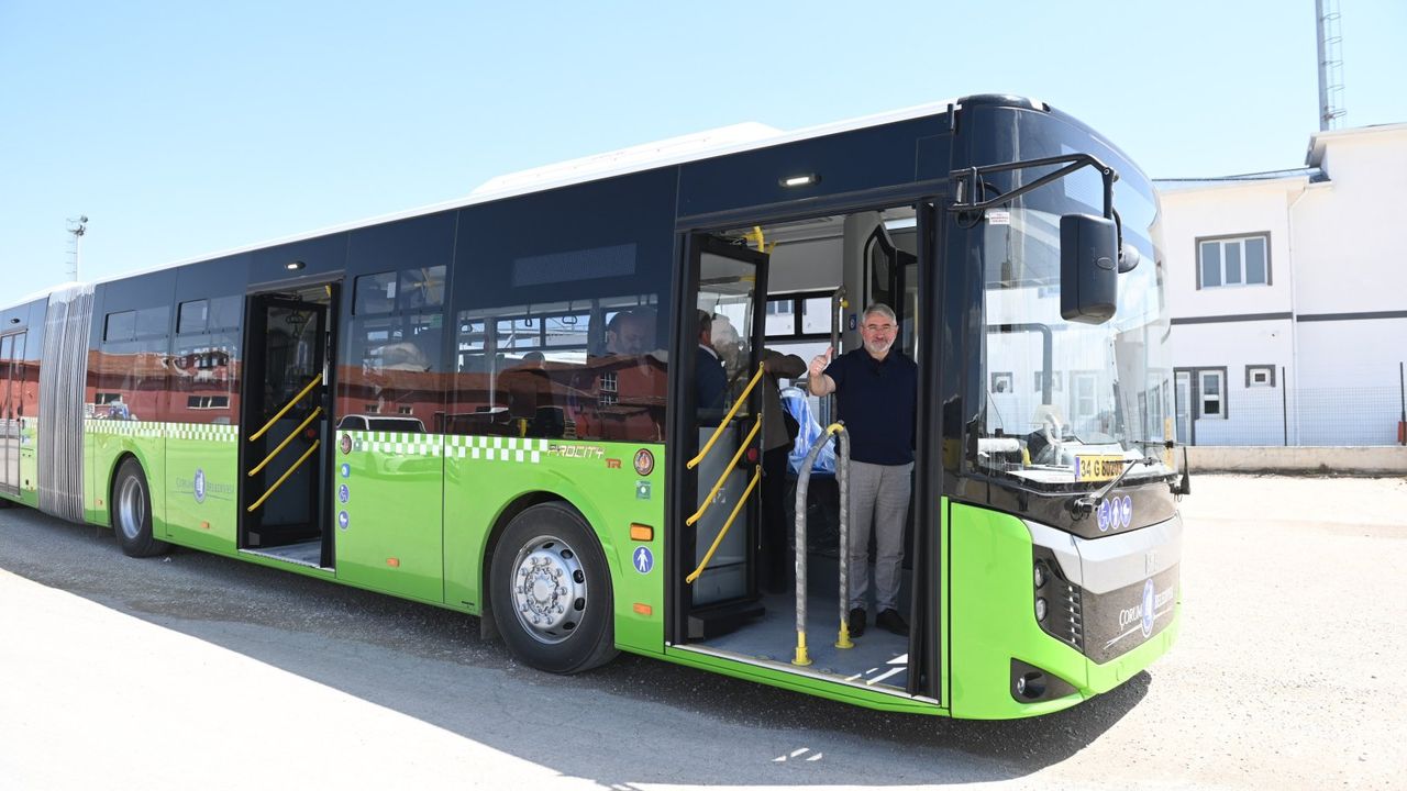 Belediye biri körüklü 5 yeni otobüs daha aldı!