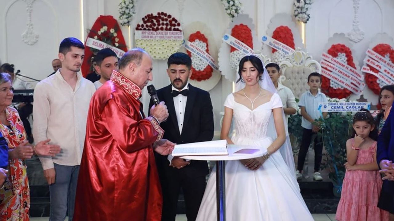 Başkan kendi kızının nikâhını kıydı