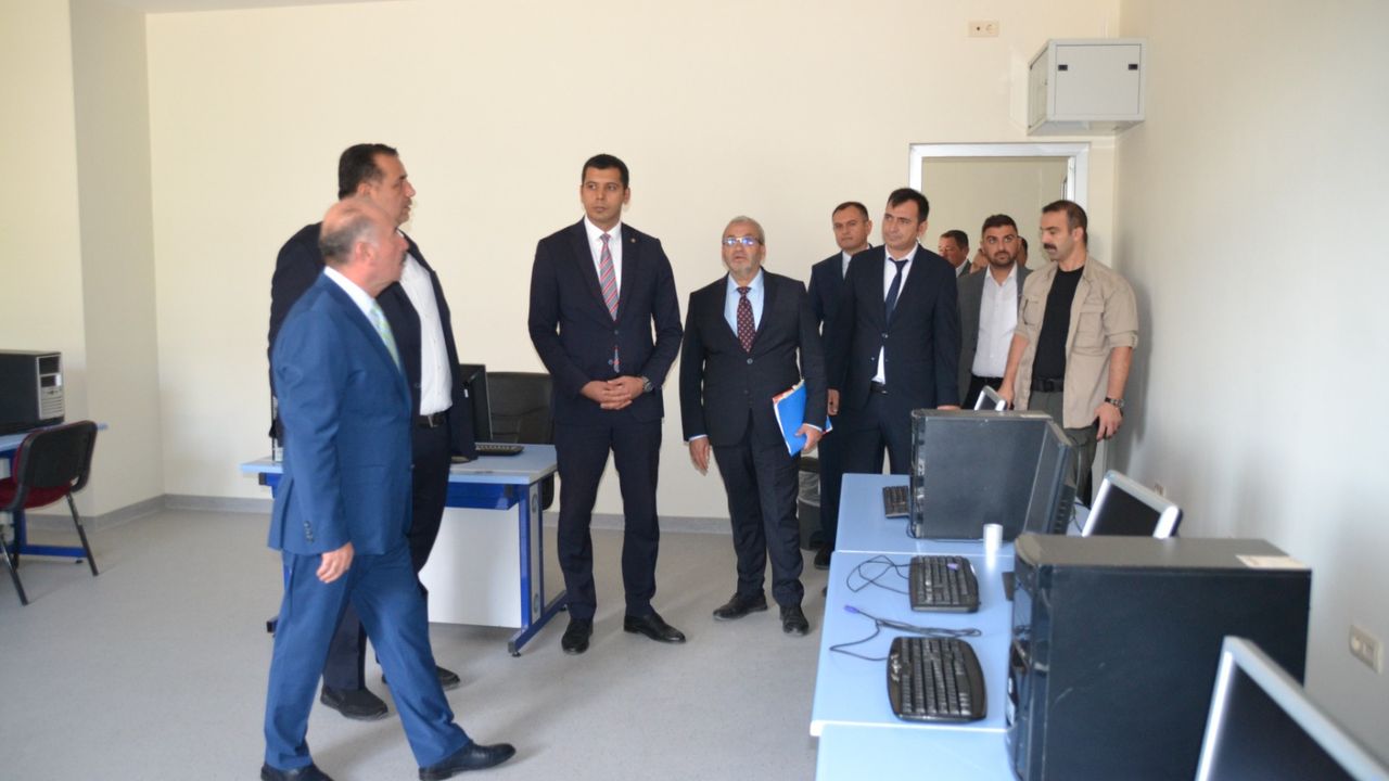 Vali Çalgan, Kargı Cumhuriyet İlkokulu'nu inceledi