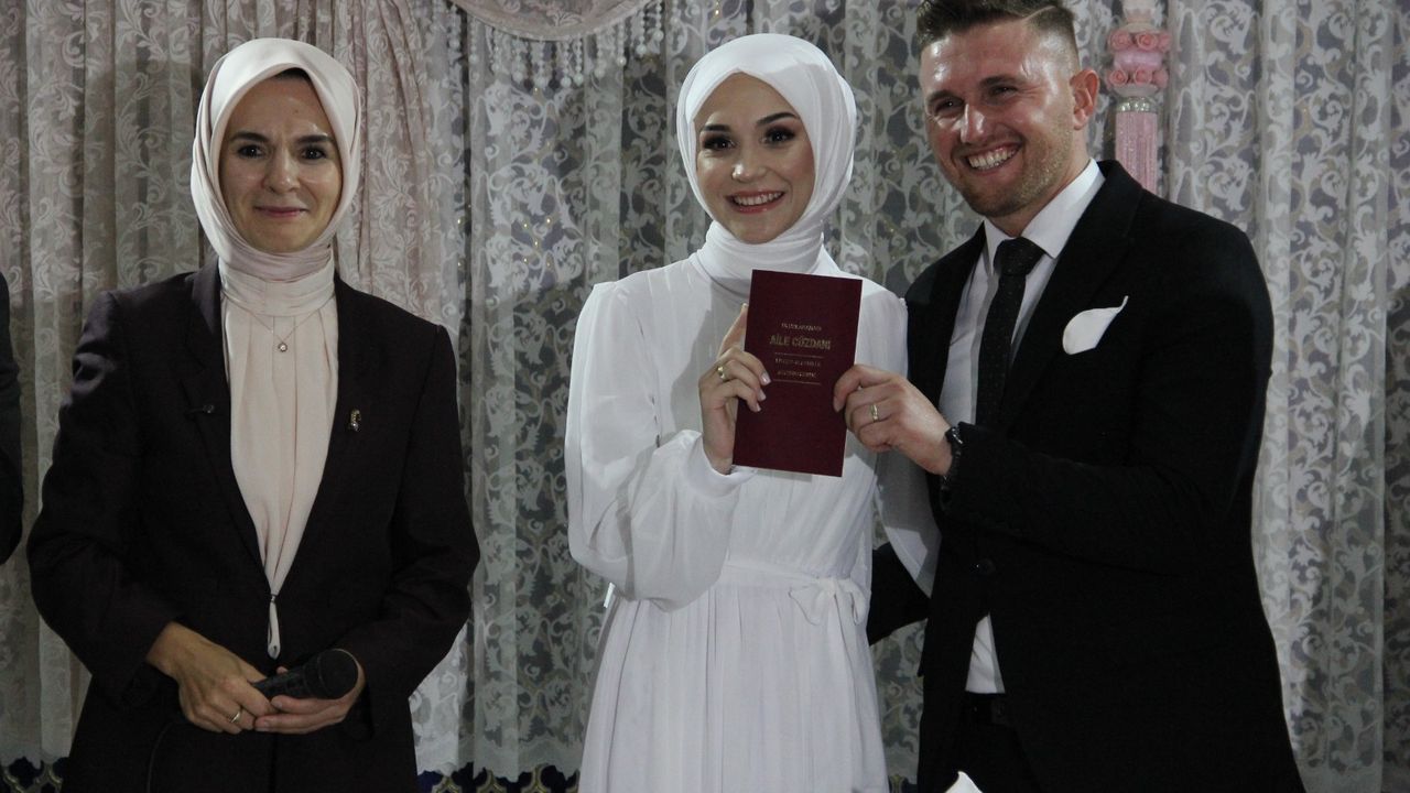 Bakan, Çorumlu çiftin nikâh şahidi oldu