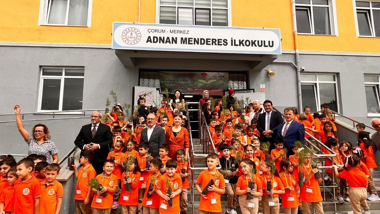 Öğrencilere fidan ve tohum hediyesi