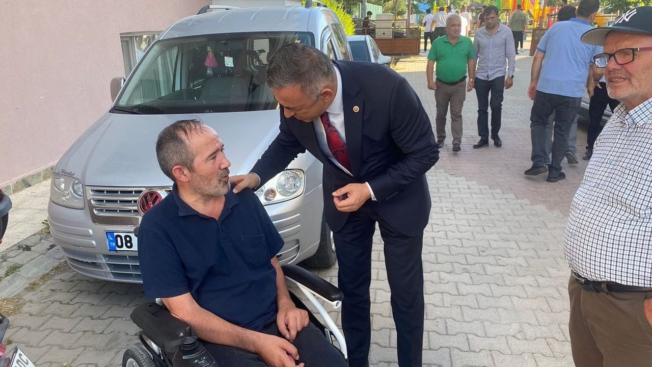 "AKP bilinçli algı operasyonu yapıyor, sandalyenin hedefinde polis değil, kayyumun getirdiği siviller vardı”