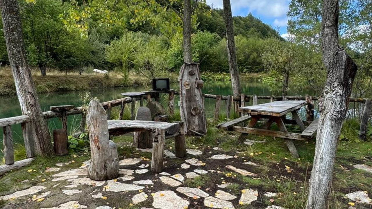 Çam ormanlarının arasında doğanın sesini duymak...