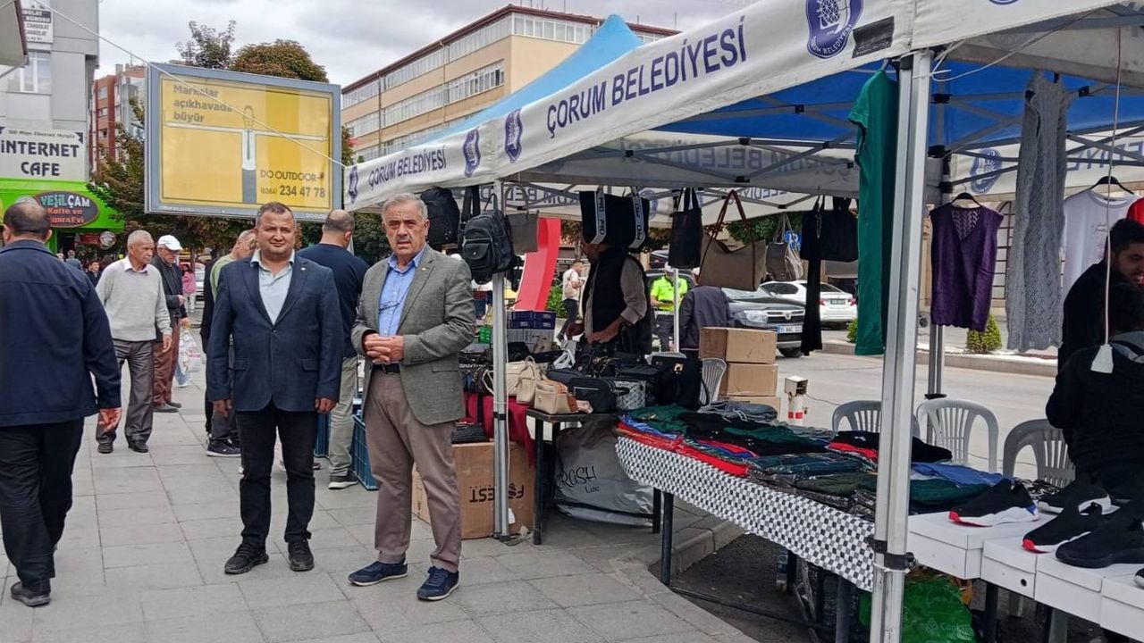 Gür ve Uzun’dan stand açan esnafa destek