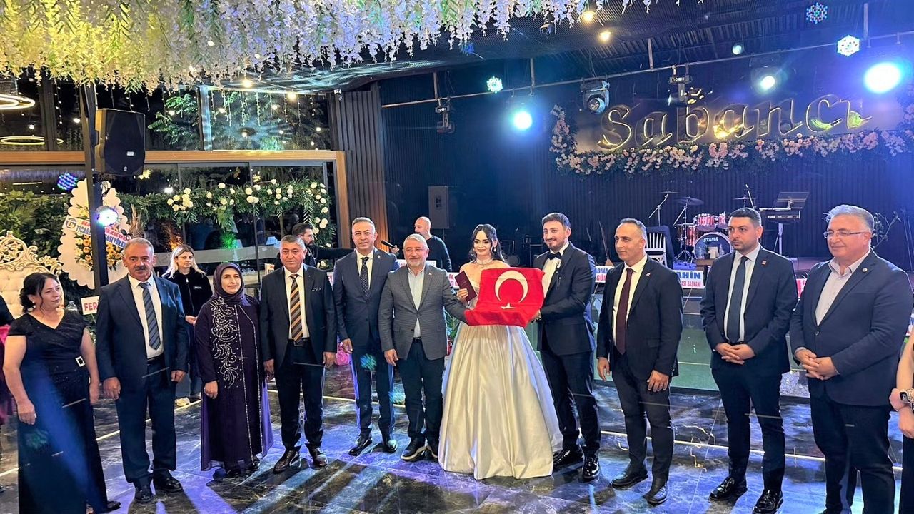 Vefa & Devrim çifti hayatını birleştirdi
