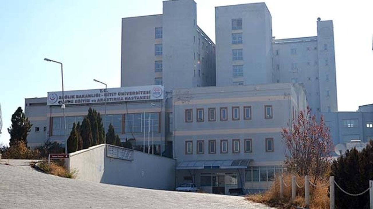 Eski hastanenin  C bloğu yıkılıyor