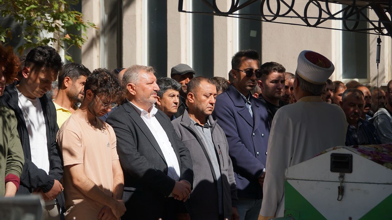 Görevi başında vefat eden  hemşire toprağa verildi