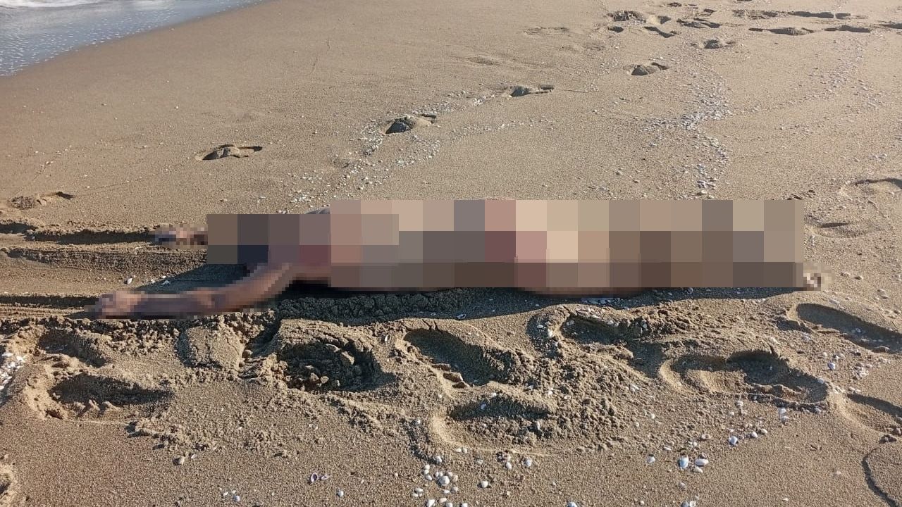 Çıplak erkek cesedi bulundu