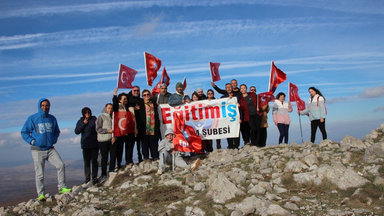 Kırklar Dağı zirvesinde  “Cumhuriyet” coşkusu