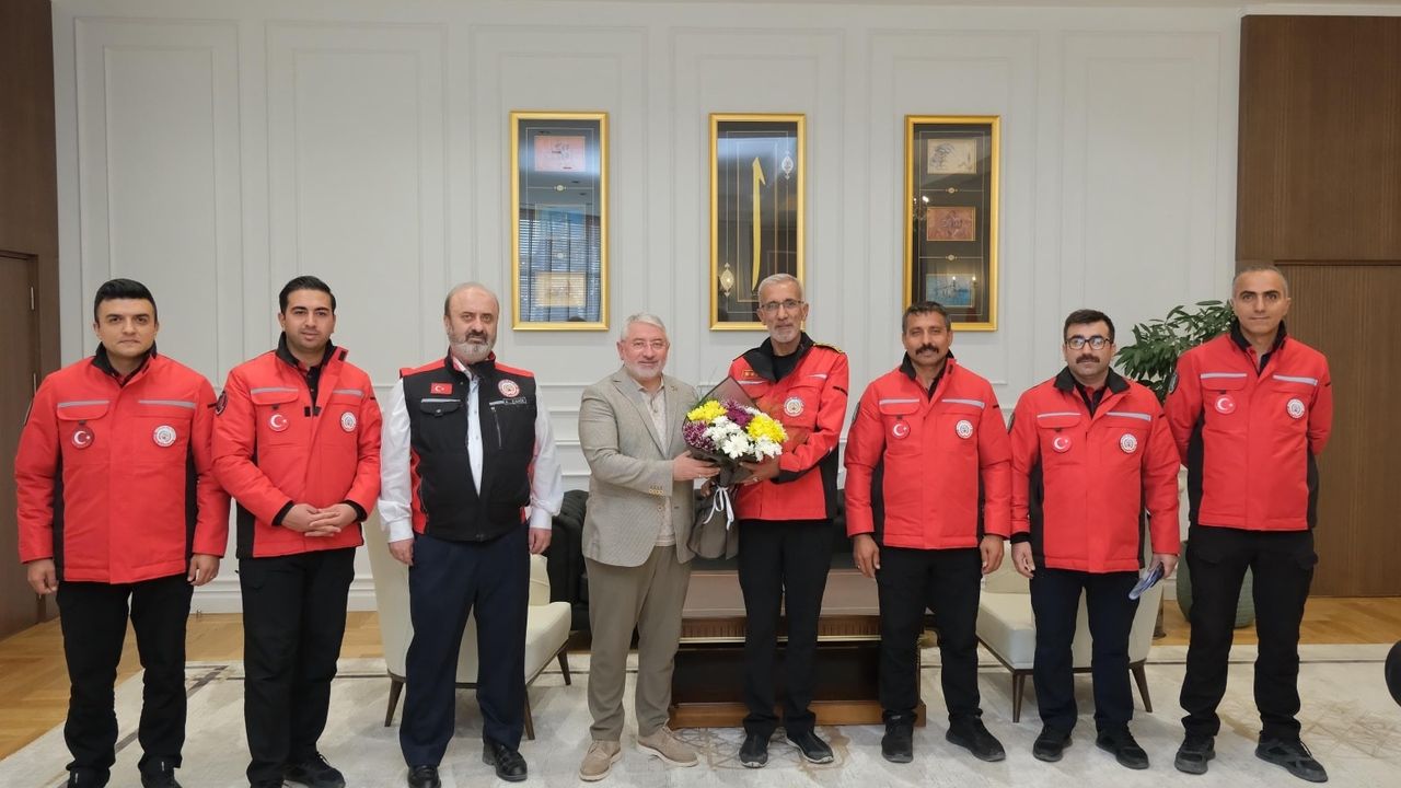 Aşgın, itfaiyecileri kutladı