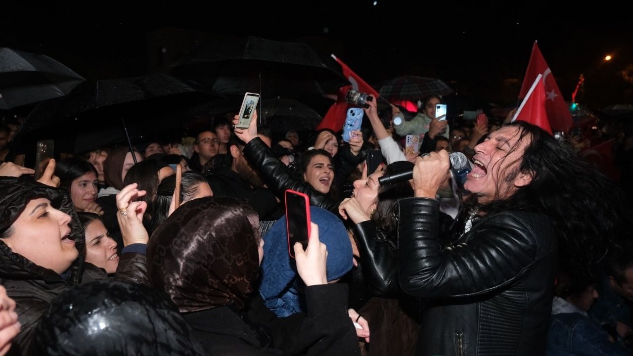 Murat Kekilli Çorumlu  hayranlarını coşturdu