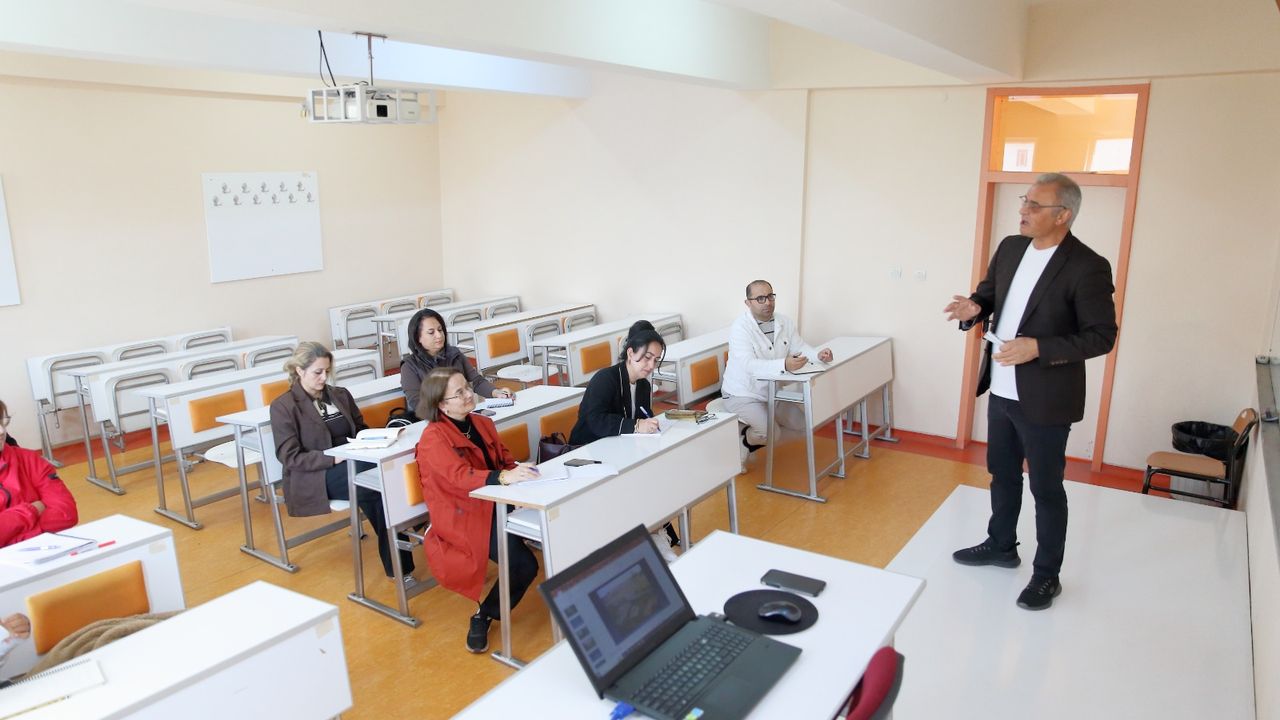 Arkeoloji merakıyla ikinci  meslekleri için üniversiteli oldular
