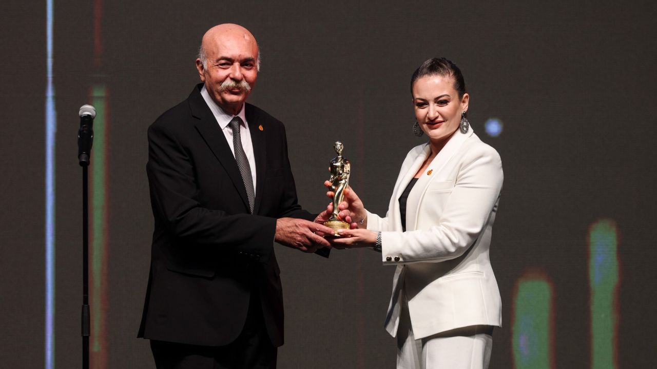 Altın Portakal'da "Onur, Emek, Başarı" ödülleri sahiplerini buldu