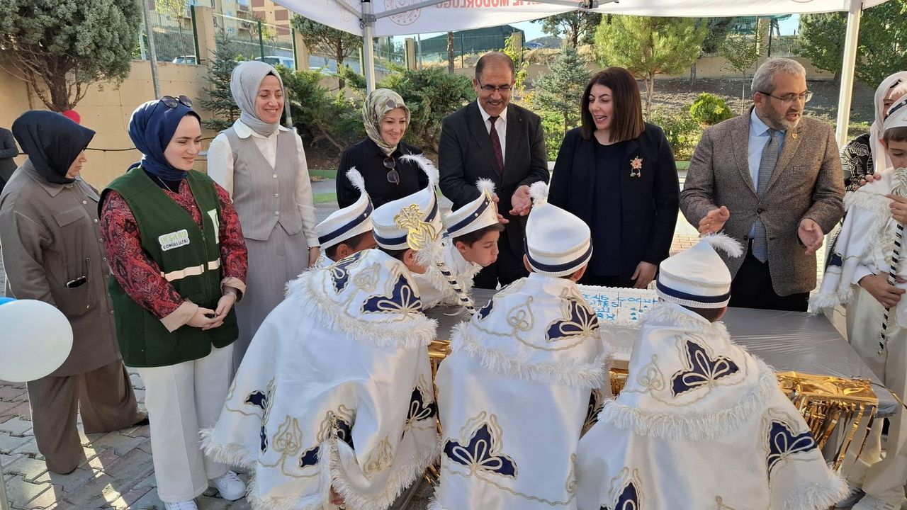 Çocuk evlerinde sünnet şöleni