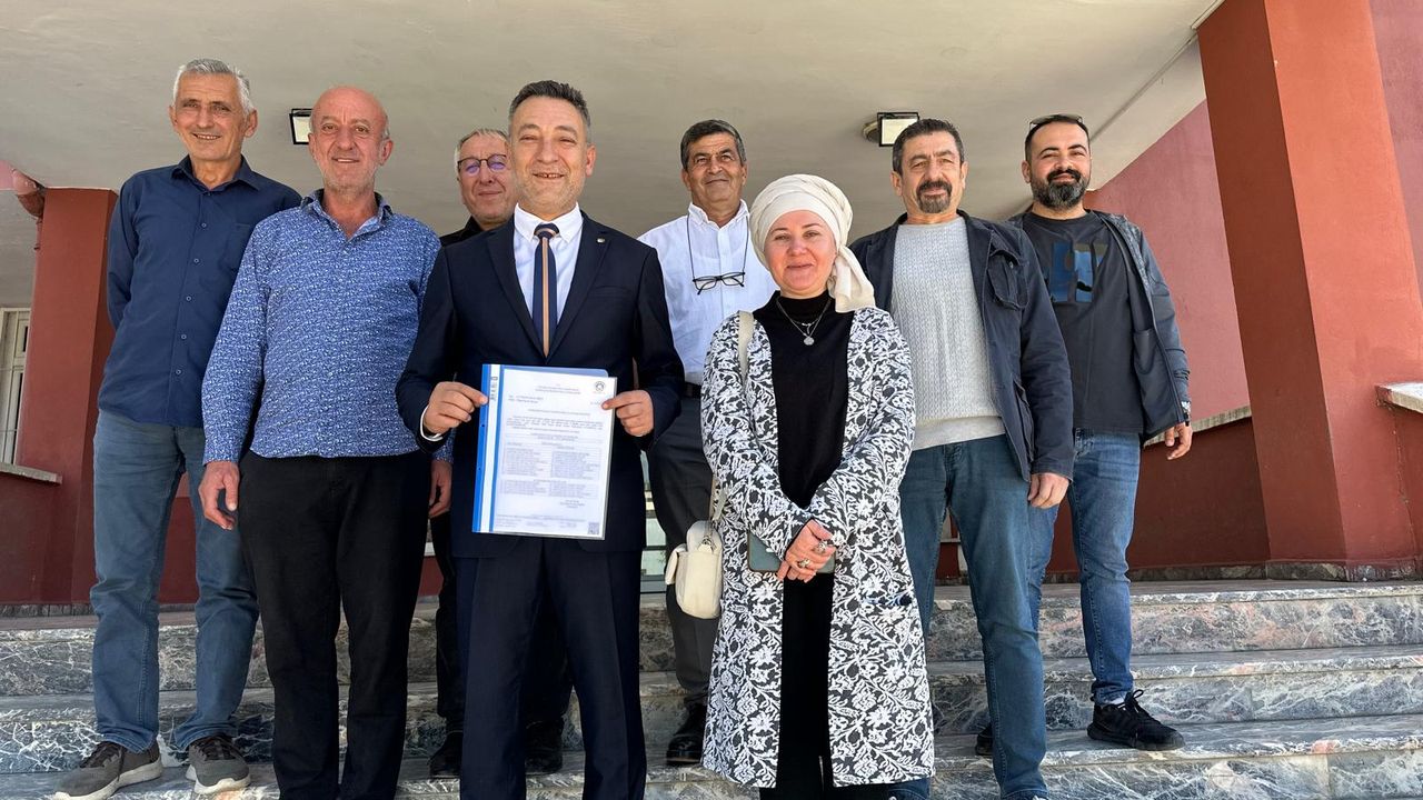 CHP Kargı İlçe Başkanı  Çelik mazbatasını aldı