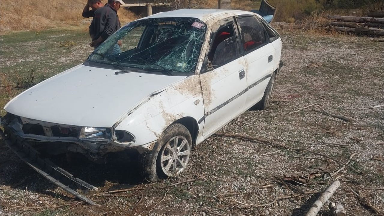 Otomobil köprüden tarlaya  uçtu:1'i ağır 2 yaralı