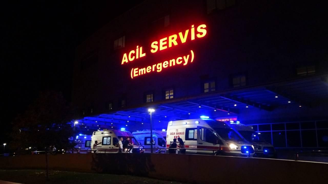 Anne ve çocuğuna otomobil çarptı!