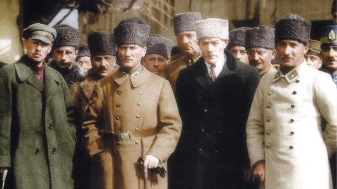 “Efendiler !  Yarın Cumhuriyeti ilan edeceğiz”