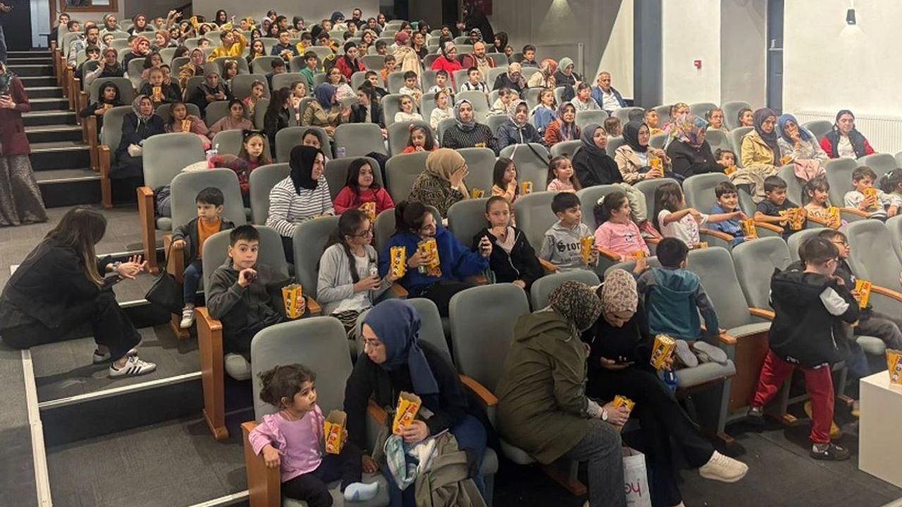 Tarihi Redif Kışlası’nda çocuklara sinema şöleni