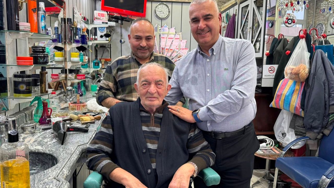 Yusuf Ahlatcı,  berberlerin duayeni ile…