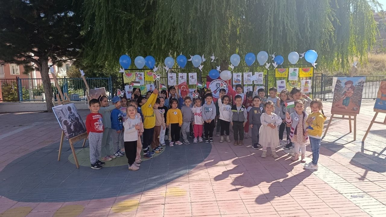 Minik yüreklerden  Gazze’ye tam destek