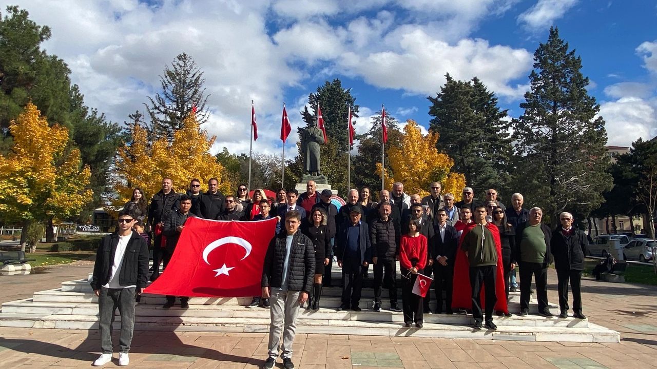 ADD, Eğitim-İş ve Genel  Sağlık-İş’ten Ata’ya çelenk