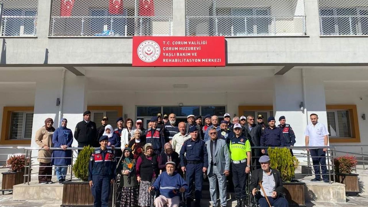 Jandarma’dan huzurevi  sakinlerine anlamlı ziyaret