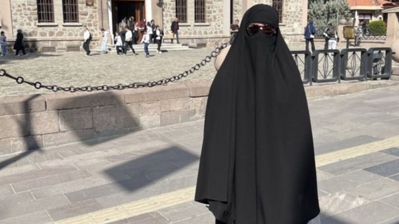 Çarşafla gezen erkek  şahıs gözaltına alındı
