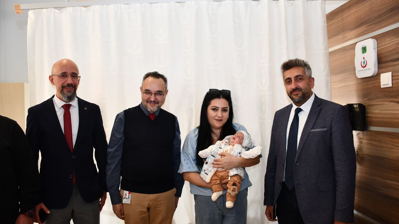 Bir günlük bebek yapılan  ameliyatla hayata tutundu