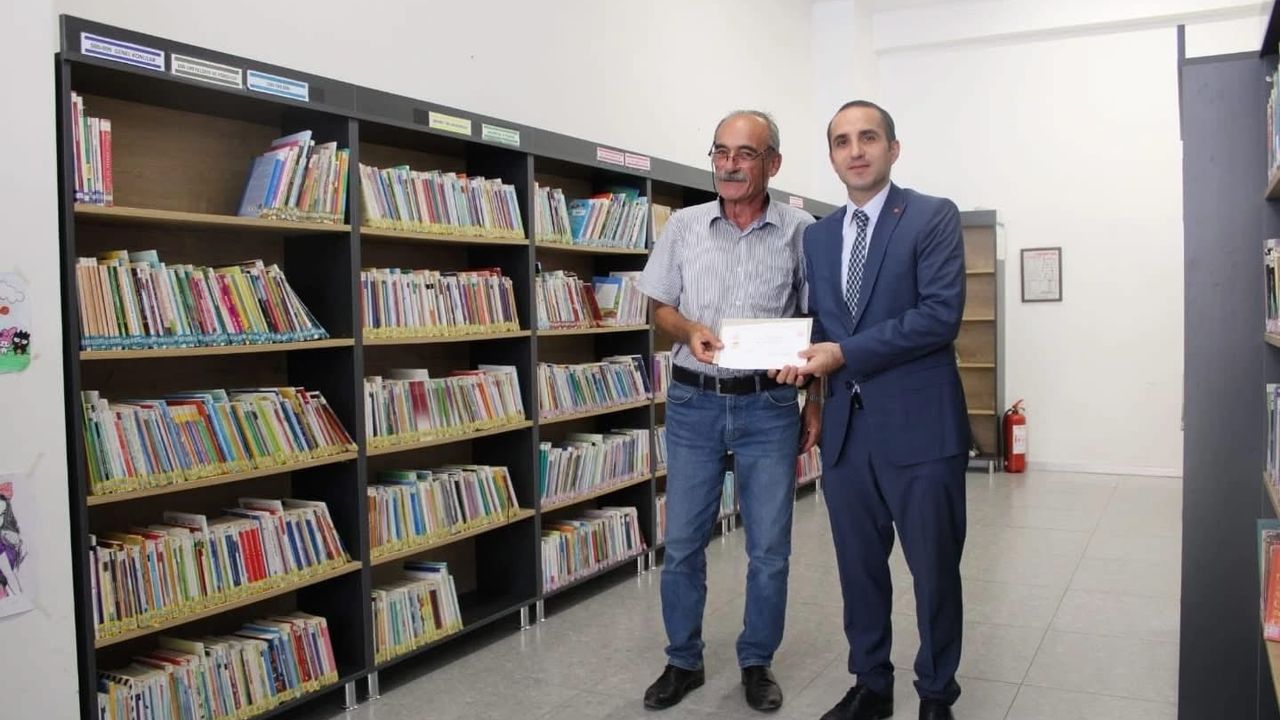Kitap okuma ödülü aldılar