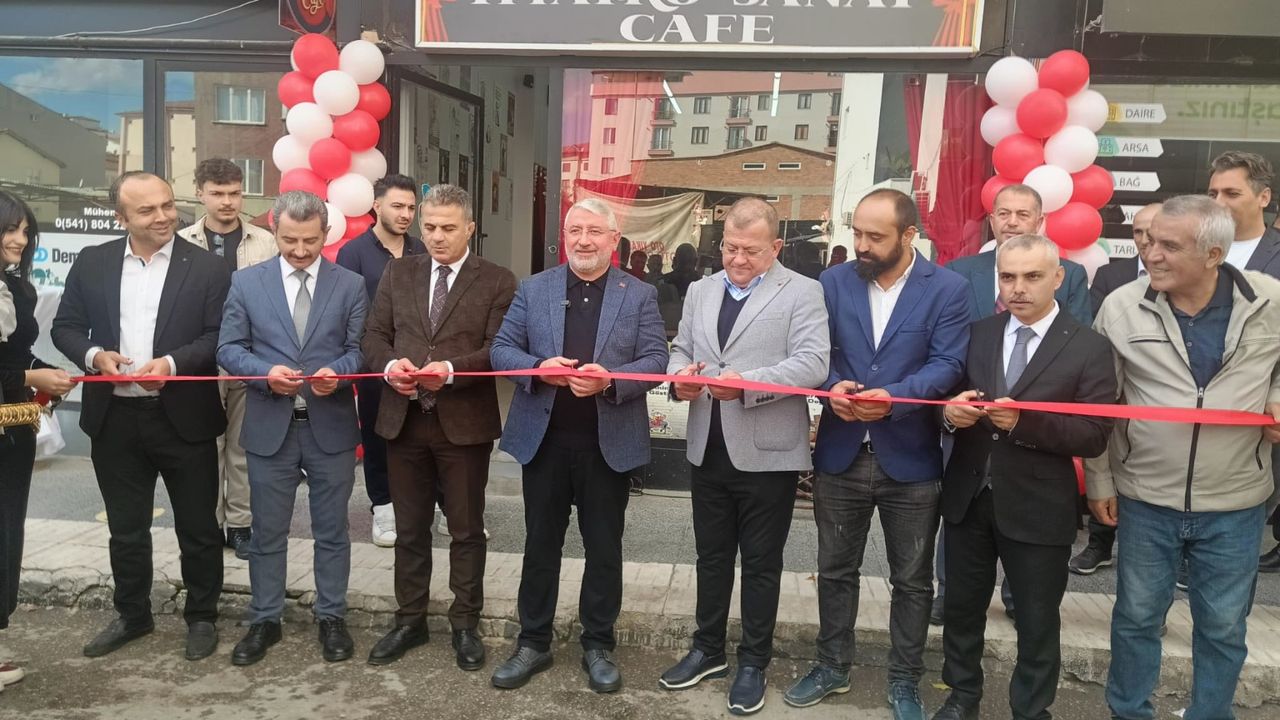 Tiyatro Sanat Cafe açıldı