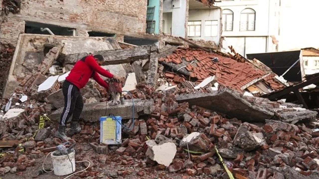 Balıkesir'de deprem... Sarsıntılar birçok ilde hissedildi!