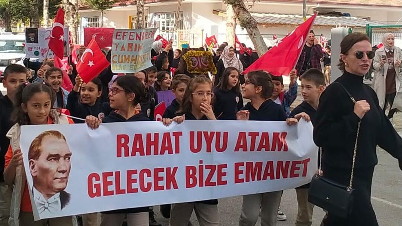 Adnan Menderes İlkokulu’ndan 29 Ekim'e coşkulu kutlama
