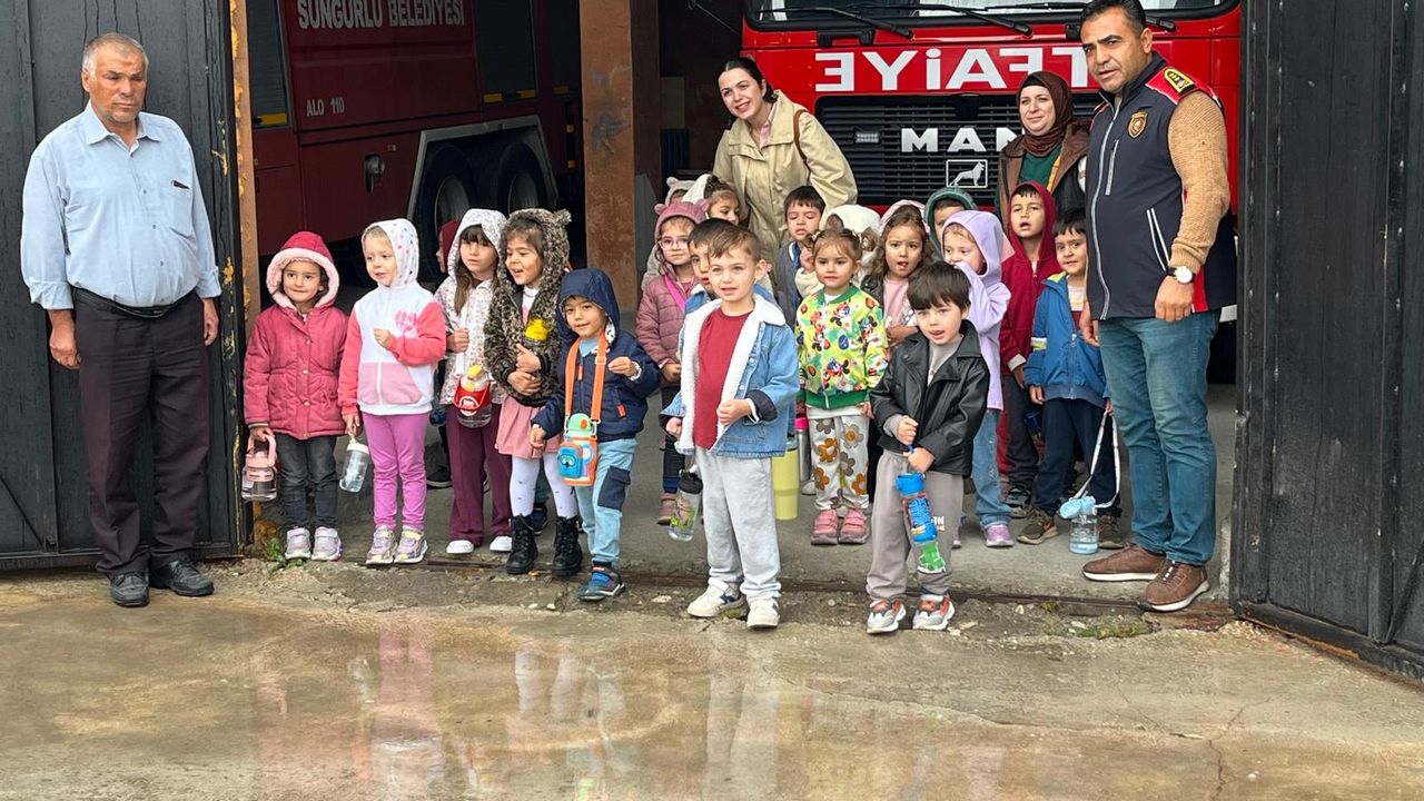 Sungurlu'da öğrencilere  itfaiyecilik anlatıldı