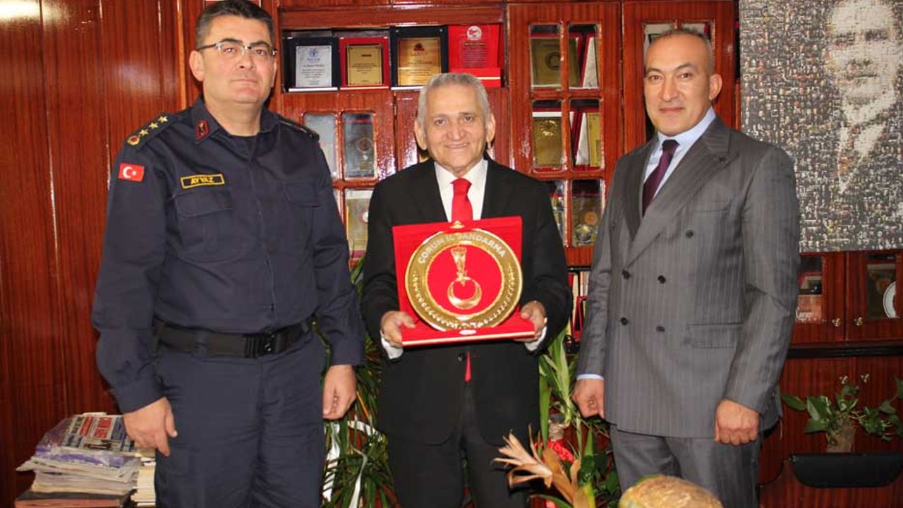 Komutan Ayvaz’dan Yolyapar’a armağan