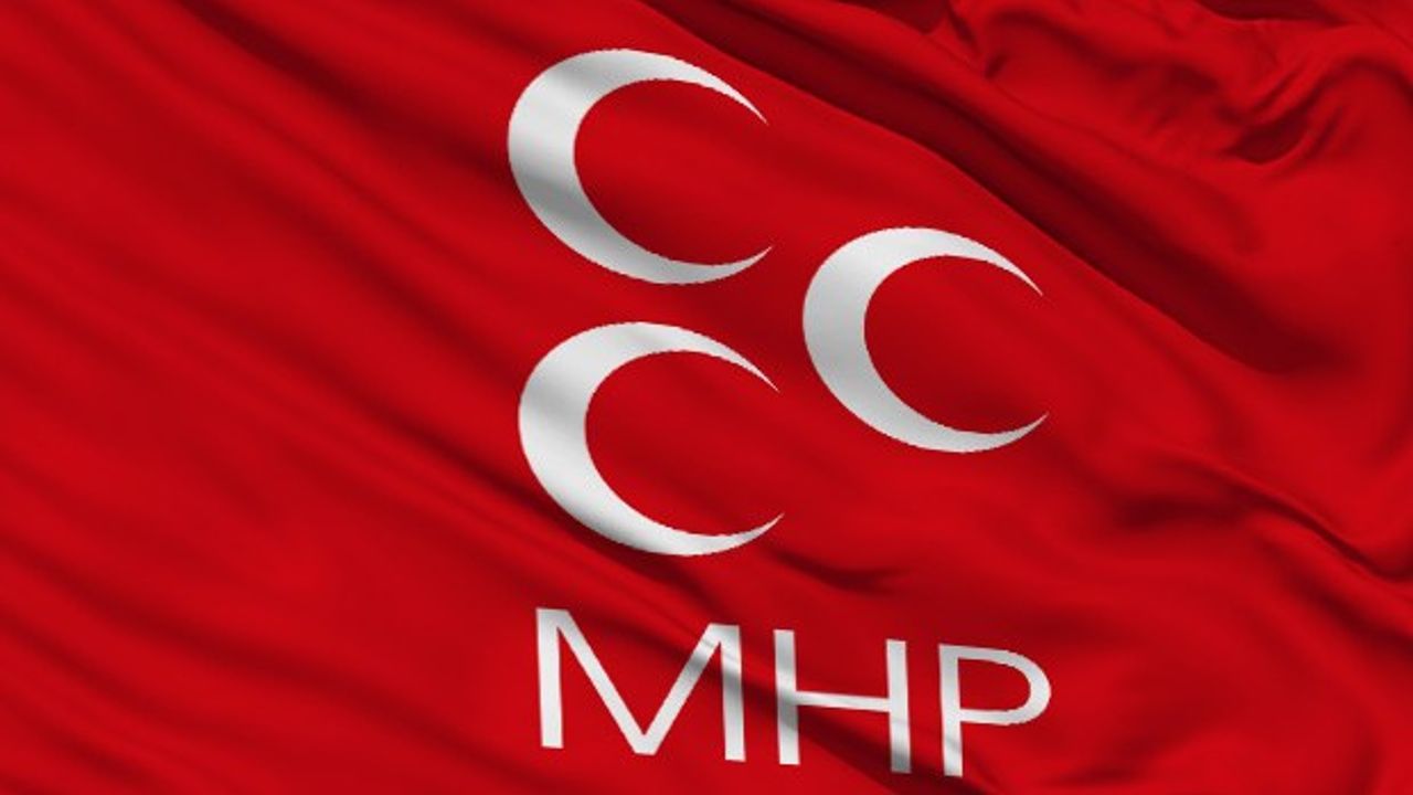 MHP'de 2 ilçe başkanı görevi bıraktı