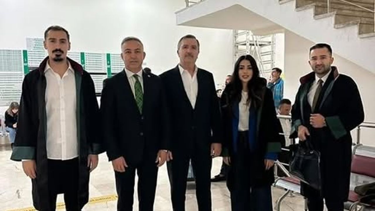 Tahtasız hakim karşısında