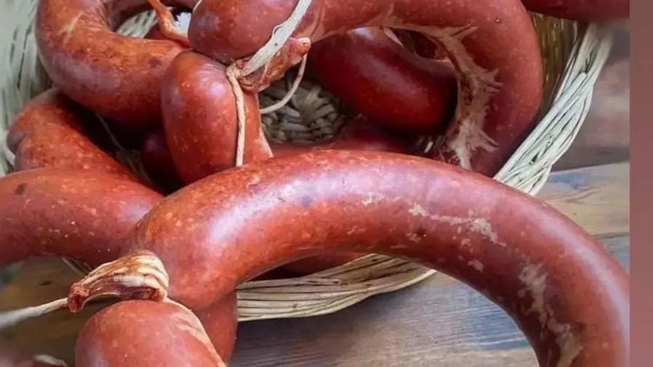 Bakanlık tek tek ifşa etti: Köfte ve sucukta sakatat, baharat yapımında yasaklı boya kullanmışlar!